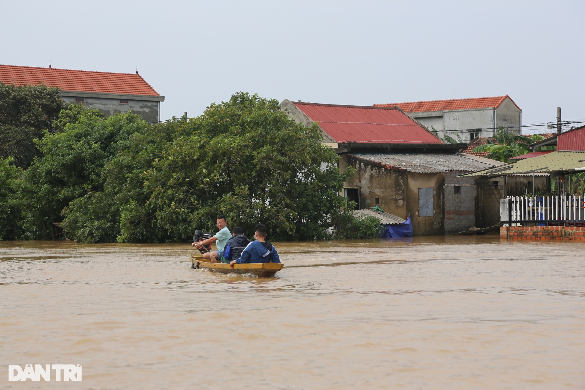 Lo lũ kinh hoàng như 2020, dân thấp thỏm ngồi canh mực nước - 10 Lo lũ kinh hoàng như 2020, dân thấp thỏm ngồi canh mực nước - 10