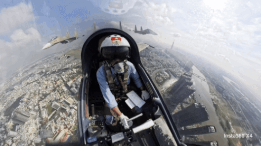 Mãn nhãn màn "xoay compa" 360 độ thả 48 quả đạn nhiễu của phi công SU-30MK2