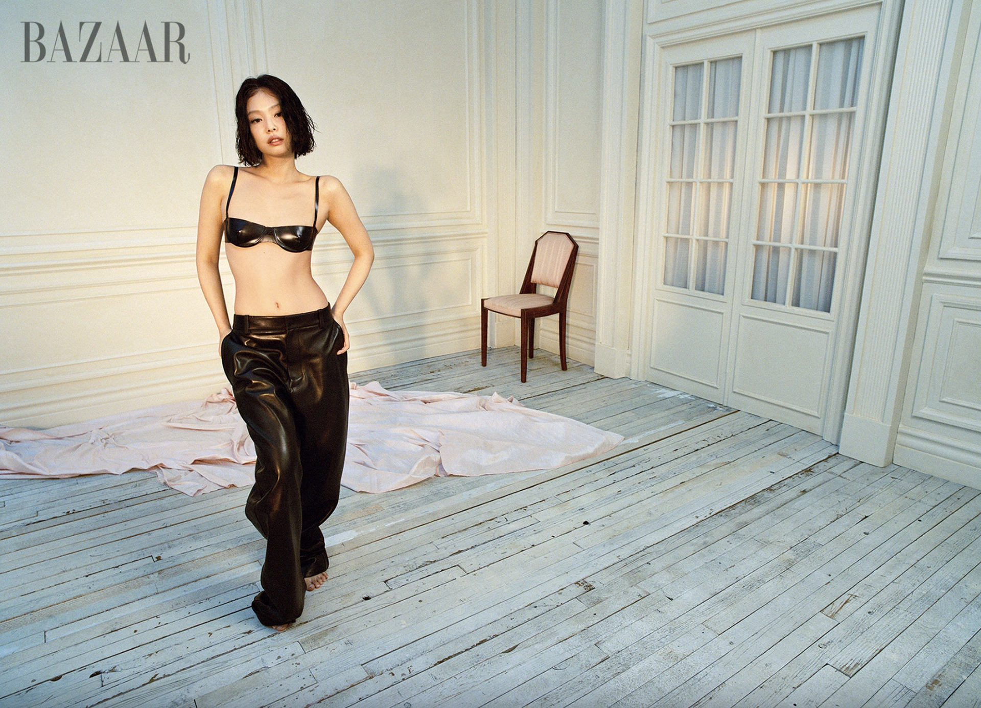 Jennie mặc váy xẻ ngực sâu, chiếm trọn tâm điểm ở giải Billboard - 7 Jennie mặc váy xẻ ngực sâu, chiếm trọn tâm điểm ở giải Billboard - 7