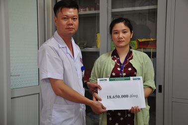 Hơn 18 triệu đồng tiếp tục đến với bé Dương bị ung thư máu