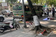 Hà Nội: Xe máy va chạm với ô tô khách, một người tử vong