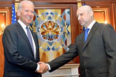 Phó tổng thống Mỹ tuyên bố ủng hộ mạnh mẽ giới chức Ukraine