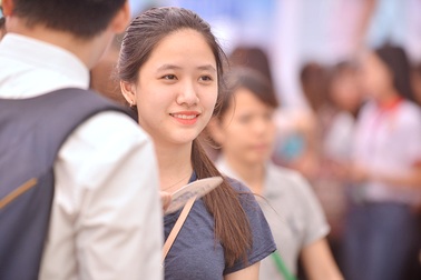 Nữ sinh Học viện Ngân hàng đẹp mộc mạc mà cuốn hút