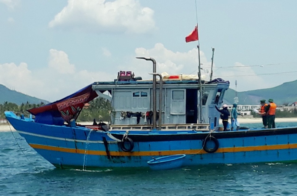 9 người theo tàu cá vượt biển, lén lút rời Đà Nẵng - 1 9 người theo tàu cá vượt biển, lén lút rời Đà Nẵng - 1