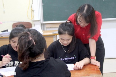 Học sinh cuối cấp nói không với điện thoại để mong "đổi đời"