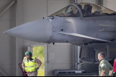 Cuộc họp của hai nguyên thủ phương Tây gián đoạn vì chiến đấu cơ Nga