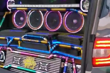 Độ loa "siêu khủng" Ford Everest gây choáng váng cộng đồng mạng