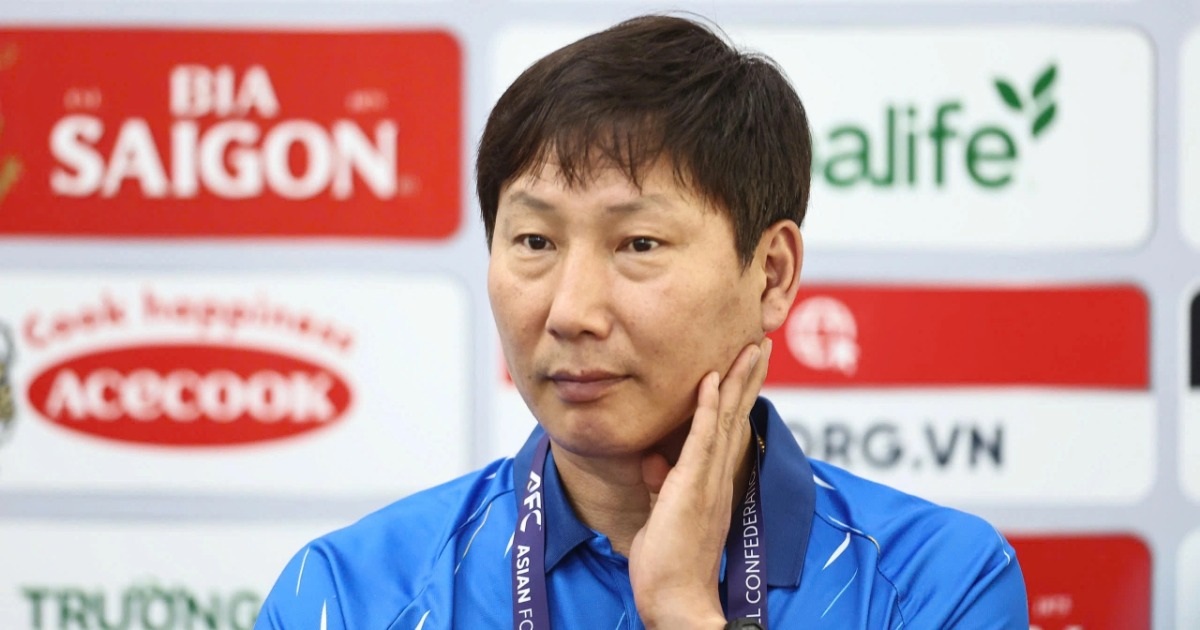 HLV Kim Sang Sik được bổ sung ngôi sao Thái Lan trước thềm đấu Man Utd