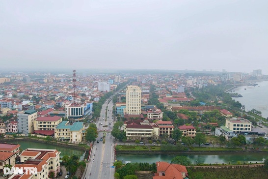 Phát phiếu lấy ý kiến đại diện hộ gia đình về việc sáp nhập tỉnh, xã
