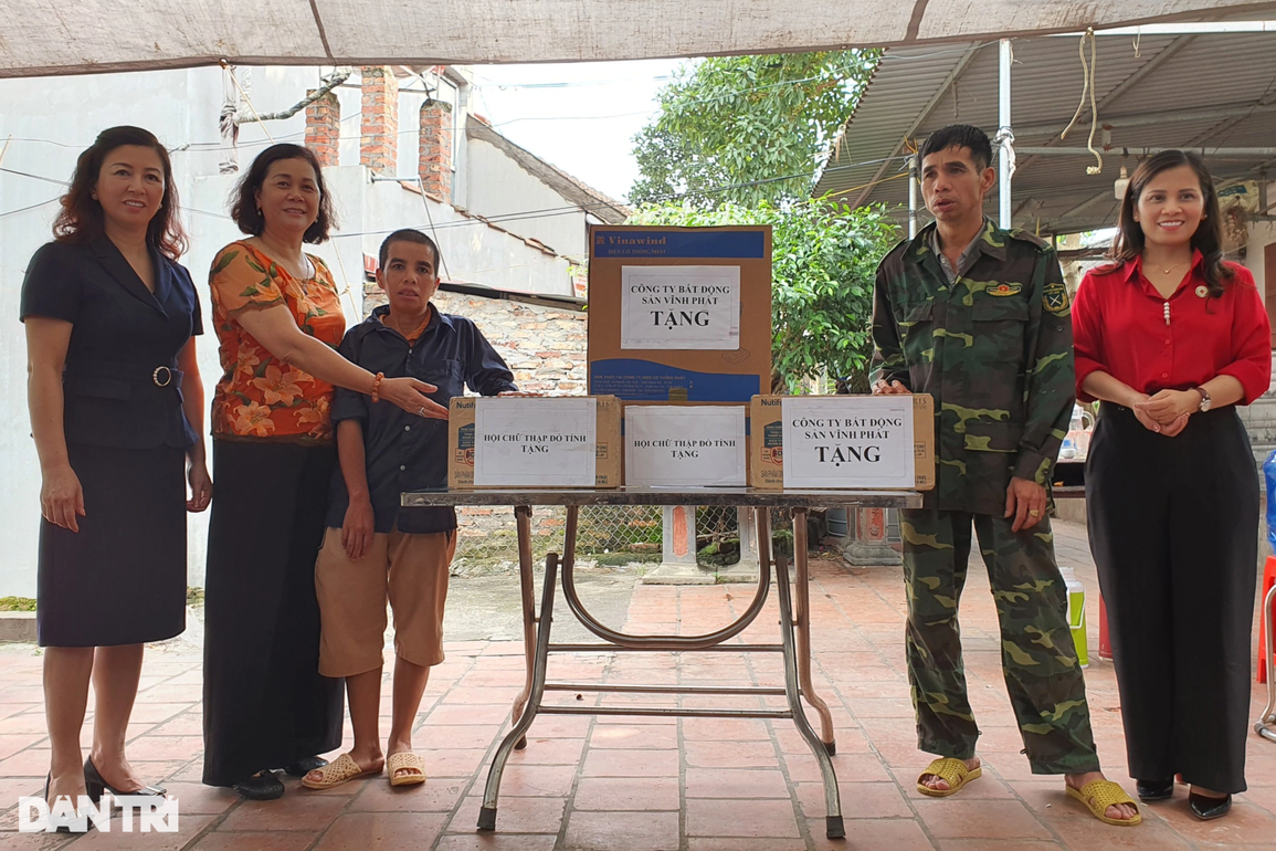 Bạn đọc Dân trí giúp đỡ anh khuyết tật chăm em tâm thần hơn 217 triệu đồng - 2