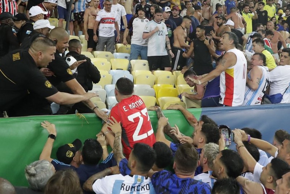 Brazil đối diện với cái kết đắng sau vụ bạo loạn kinh hoàng ở sân Maracana - 2 Brazil đối diện với cái kết đắng sau vụ bạo loạn kinh hoàng ở sân Maracana - 2