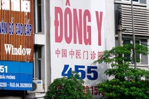 Lại phát hiện hai bác sĩ Trung Quốc khám “chui”