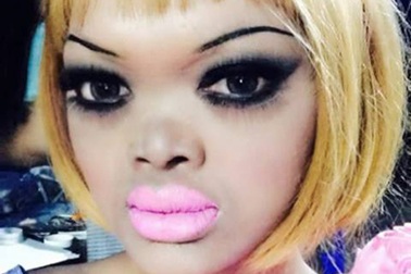 Cô gái "xấu lạ" thành chủ đề chế ảnh của dân mạng Việt