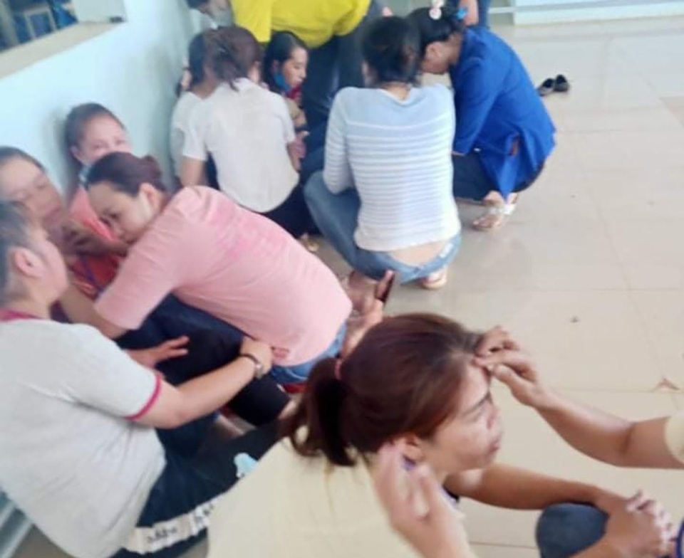 Hàng chục công nhân nhập viện sau bữa trưa nghi ngộ độc thực phẩm - 1 Hàng chục công nhân nhập viện sau bữa trưa nghi ngộ độc thực phẩm - 1