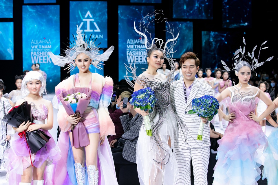 Bị ngã tóe máu trên sàn tập, Trúc Ny vẫn nén đau trình diễn catwalk - 5 Bị ngã tóe máu trên sàn tập, Trúc Ny vẫn nén đau trình diễn catwalk - 5