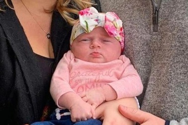 Phì cười với những em bé vừa lọt lòng trông đã như các cụ tuổi hưu