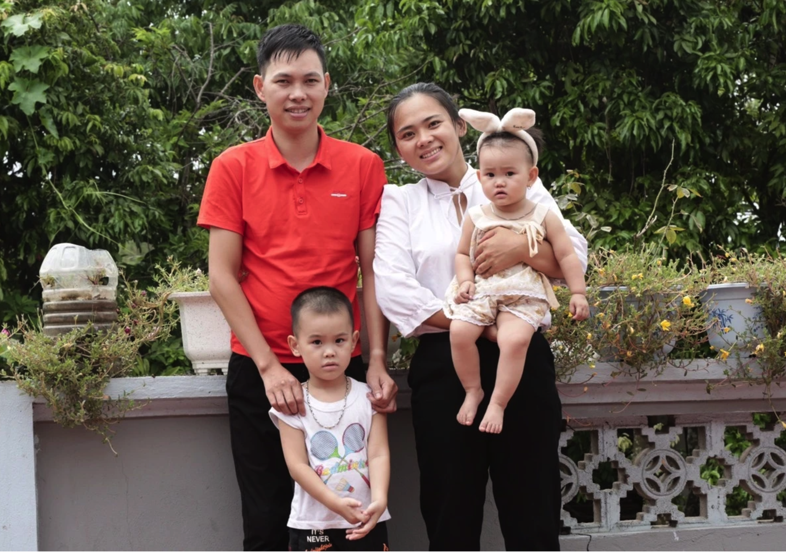Cuộc sống của cô gái xinh đẹp cãi lời cha mẹ lấy chồng ngồi xe lăn - 3 Cuộc sống của cô gái xinh đẹp cãi lời cha mẹ lấy chồng ngồi xe lăn - 3