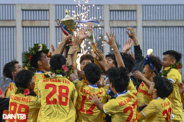 U19 Hà Nội vô địch giải U19 Quốc gia nhờ siêu phẩm từ giữa sân