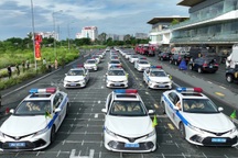 Dàn xe CSGT dẫn đoàn trình diễn tại buổi hợp luyện diễu binh, diễu hành