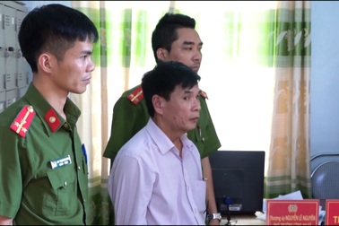 Tự nhận quen biết rộng, lừa đảo xin việc để chiếm đoạt tài sản