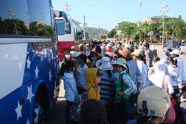 Quảng Ngãi: Đưa gần 1.500 thí sinh nghèo đi thi miễn phí