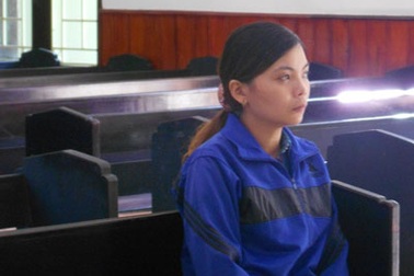 Tức vợ chồng anh trai, cô bỏ thuốc chuột vào nồi cháo giết cháu 