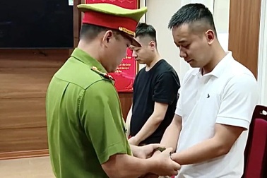 Quang Linh Vlogs, Hằng Du Mục bị bắt; con trai bầu Hiển làm sếp hãng bay