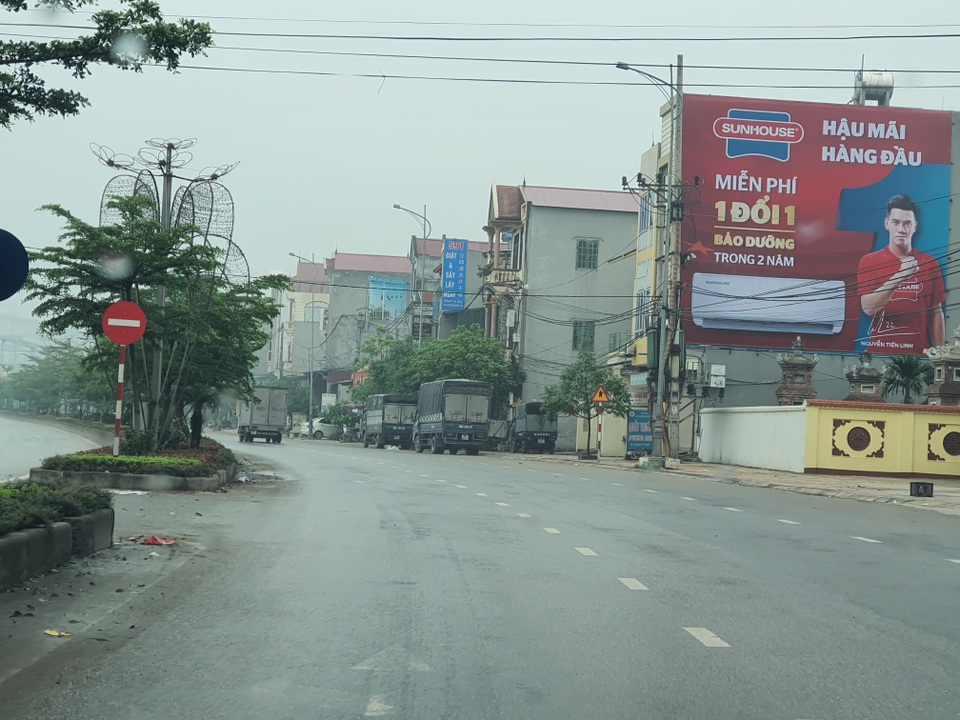 Công an truy tìm xe ô tô trốn trạm kiểm dịch đi vào đường ngược chiều - 3 Công an truy tìm xe ô tô trốn trạm kiểm dịch đi vào đường ngược chiều - 3