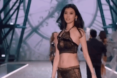 Siêu mẫu "nội y" Hề Mộng Dao: Từ bỏ sự nghiệp, tiếp tục sinh nở