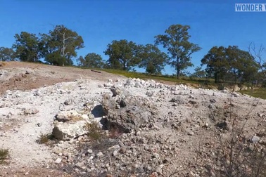 Ai đã châm lửa khiến ngọn lửa cháy âm ỉ suốt 6000 năm không thể dập tắt?