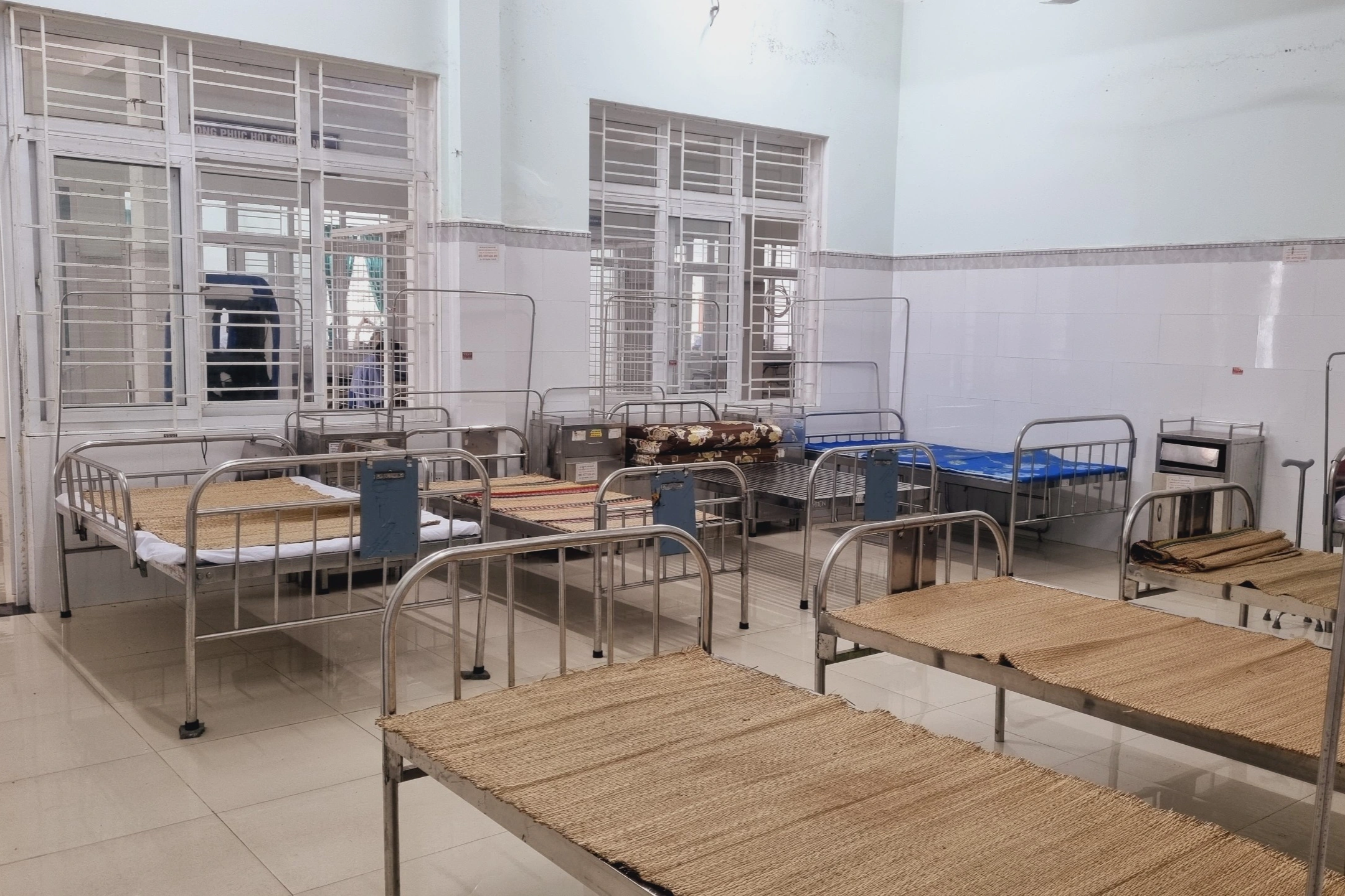 Εκατοντάδες ιατρικό προσωπικό ζητούν ξανά βοήθεια επειδή οι μισθοί τους έχουν καθυστερήσει εδώ και πολλούς μήνες - 2 Lại hàng trăm nhân viên y tế cầu cứu vì bị chậm lương nhiều tháng - 2