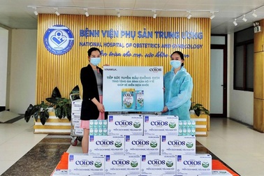 Vinamilk ColosGold chăm sóc dinh dưỡng cho con em y bác sĩ tuyến đầu