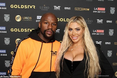 Chloe Ferry diện trang phục gợi cảm đi chơi tối