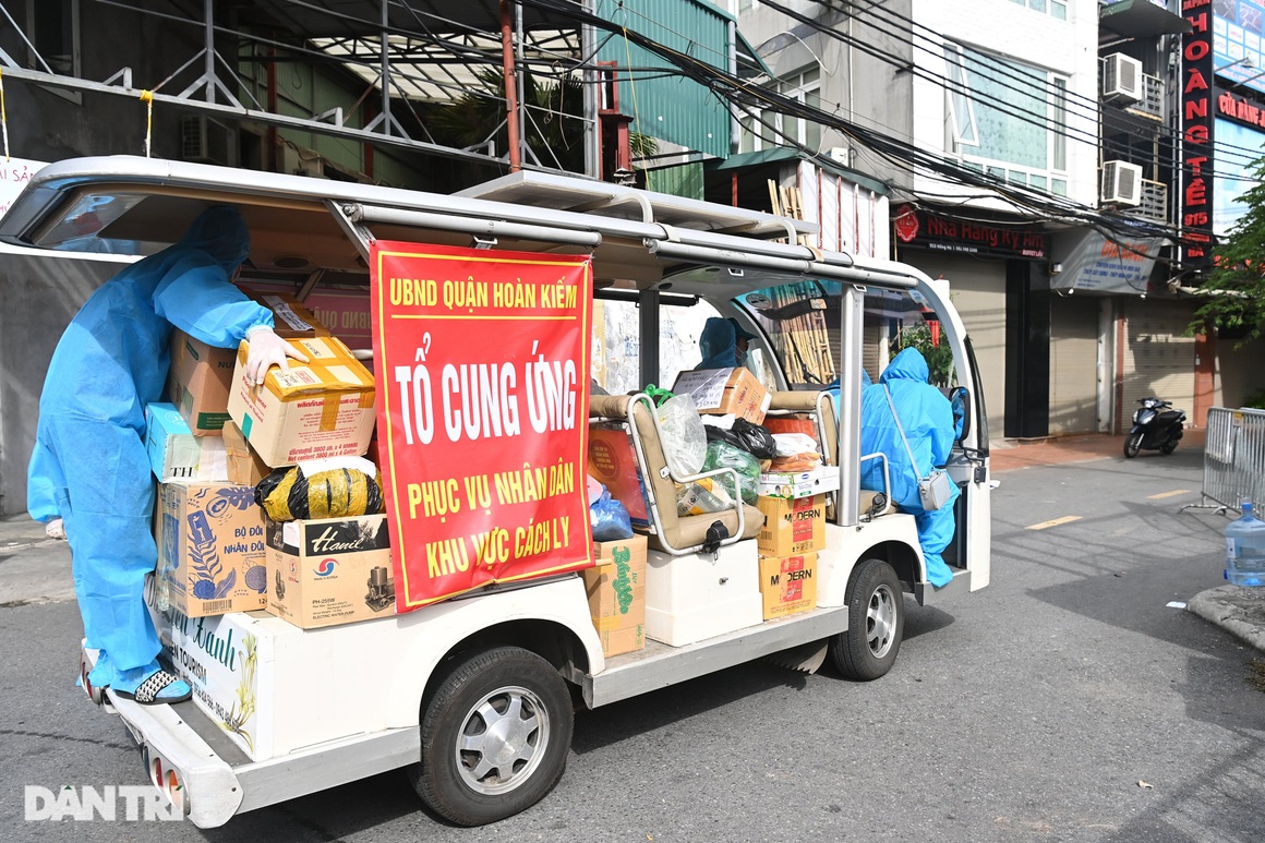 Phường Chương Dương cách ly thêm 14 ngày, cả trăm người ùn ùn gửi tiếp tế - 16 Phường Chương Dương cách ly thêm 14 ngày, cả trăm người ùn ùn gửi tiếp tế - 16