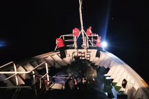 Vụ 13 ngư dân mất tích: Phát hiện nhiều vật dụng trôi trên biển