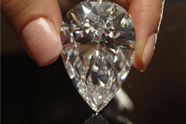 Đấu giá viên kim cương “khủng” hình quả lê