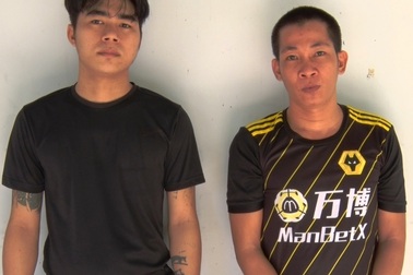 Cần tiền chuộc điện thoại, ra đường chặn xe cướp tài sản