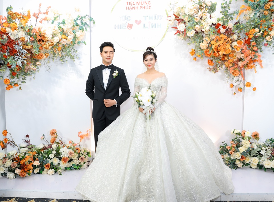 MC Thùy Linh VTV công khai nói lời xin lỗi bố mẹ trong lễ cưới - 13 MC Thùy Linh VTV công khai nói lời xin lỗi bố mẹ trong lễ cưới - 13