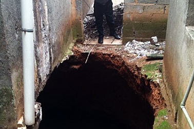 “Hố địa ngục” tấn công Trung Quốc