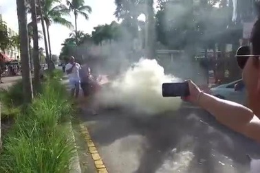 Làm cháy siêu xe Lamborghini Aventador đi "mượn"