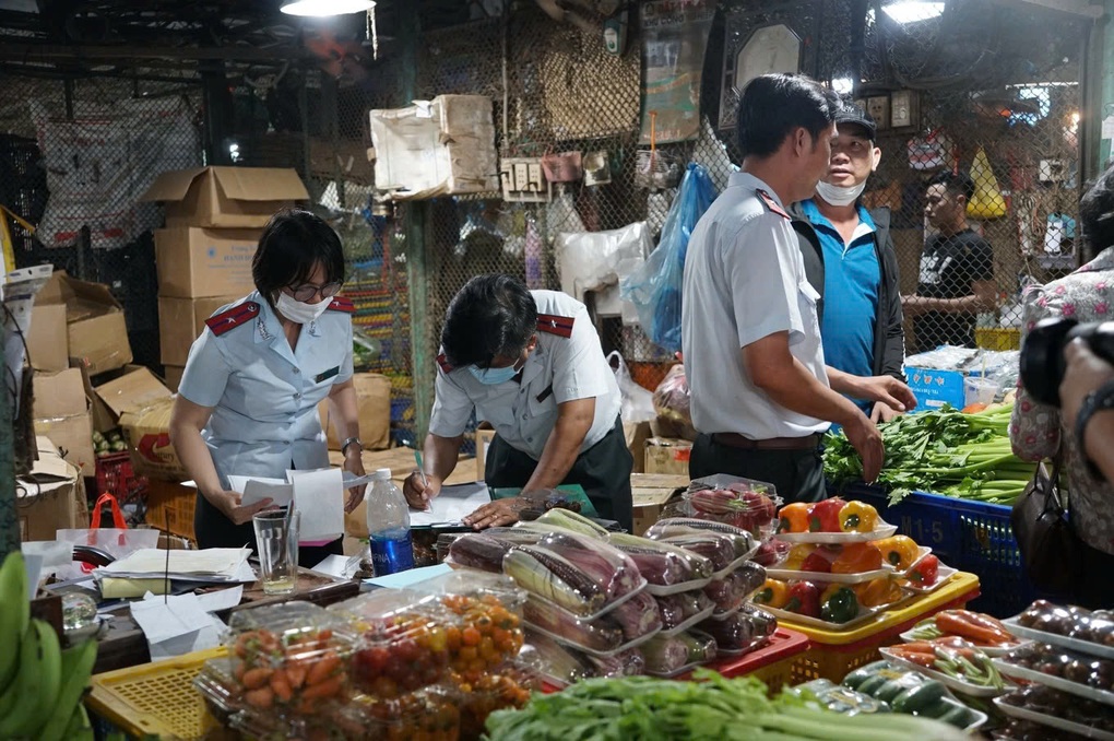 Thủ tướng yêu cầu bảo đảm an toàn thực phẩm dịp Tết Nguyên đán - 1