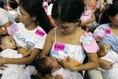 Bú mẹ tập thể!