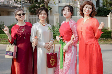 NTK Xuân Thu kể chuyện 3 thế hệ trong bộ sưu tập áo dài