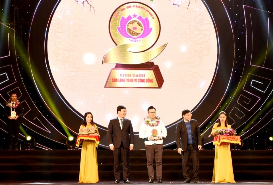Văn phòng Dân trí tại Nghệ An được Vinh danh tấm lòng vàng vì cộng đồng - 1 Văn phòng Dân trí tại Nghệ An được Vinh danh tấm lòng vàng vì cộng đồng - 1
