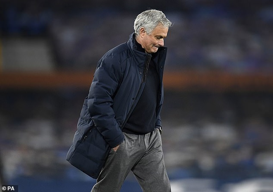HLV Mourinho chính thức bị sa thải ở Tottenham - 2 HLV Mourinho chính thức bị sa thải ở Tottenham - 2