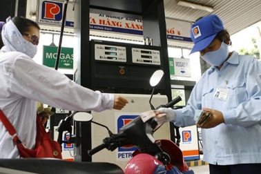 Giá xăng tăng hơn 200 đồng mỗi lít