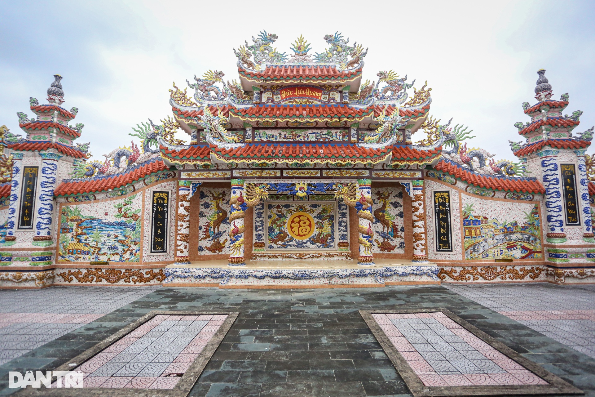 Ngắm những biệt thự lăng mộ bạc tỷ xa hoa như lăng vua chúa ở Huế - 7 Ngắm những biệt thự lăng mộ bạc tỷ xa hoa như lăng vua chúa ở Huế - 7