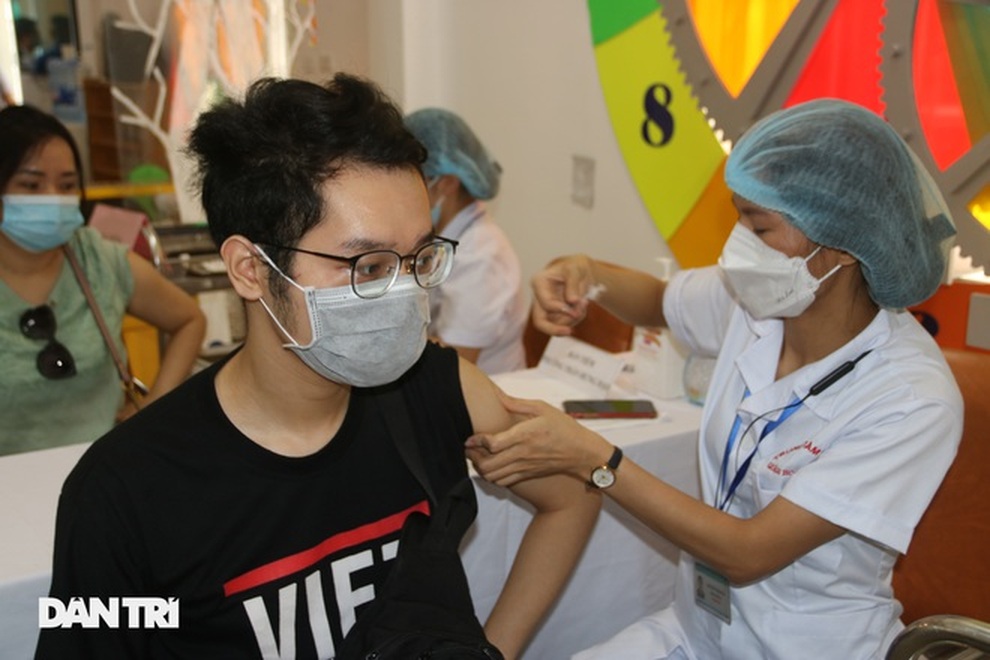 Hỏi đáp vắc xin Covid-19: Có nên uống thuốc chống dị ứng trước khi tiêm? - 2 Hỏi đáp vắc xin Covid-19: Có nên uống thuốc chống dị ứng trước khi tiêm? - 2
