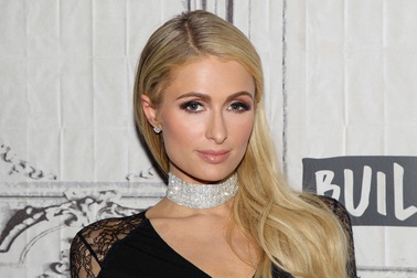 Paris Hilton làm phim tài liệu kể về khủng hoảng thời thơ ấu