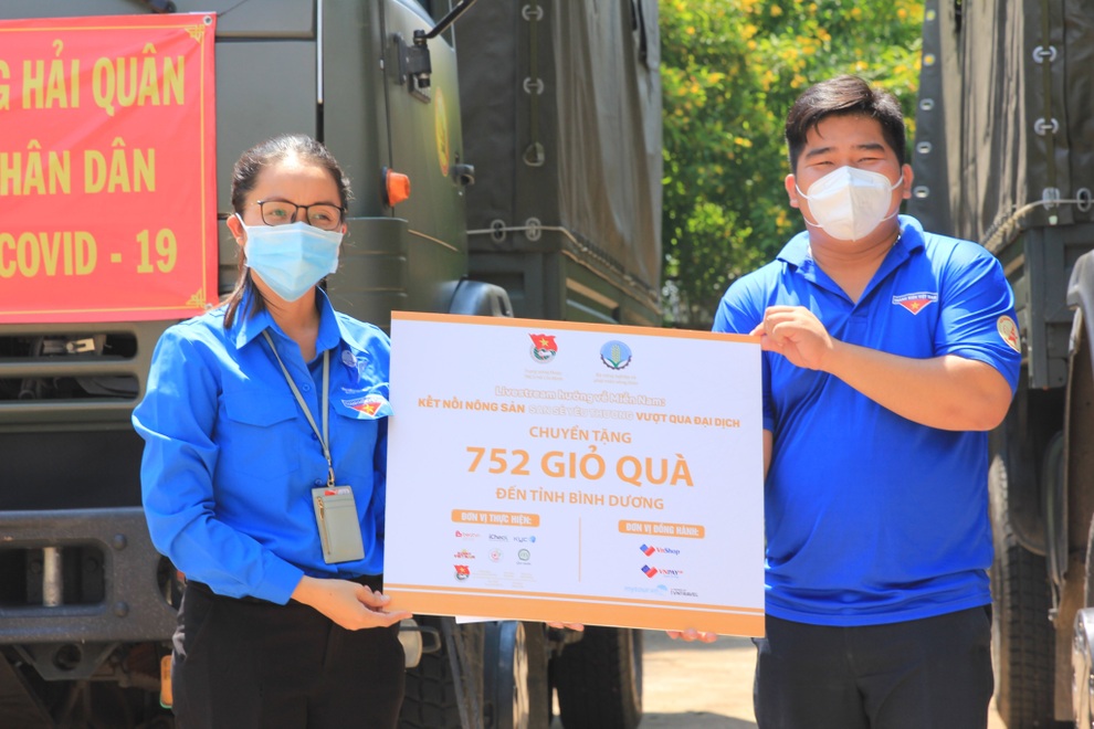 Gần 30 tấn nông sản trao tận tay bà con khó khăn ở vùng dịch - 3 Gần 30 tấn nông sản trao tận tay bà con khó khăn ở vùng dịch - 3